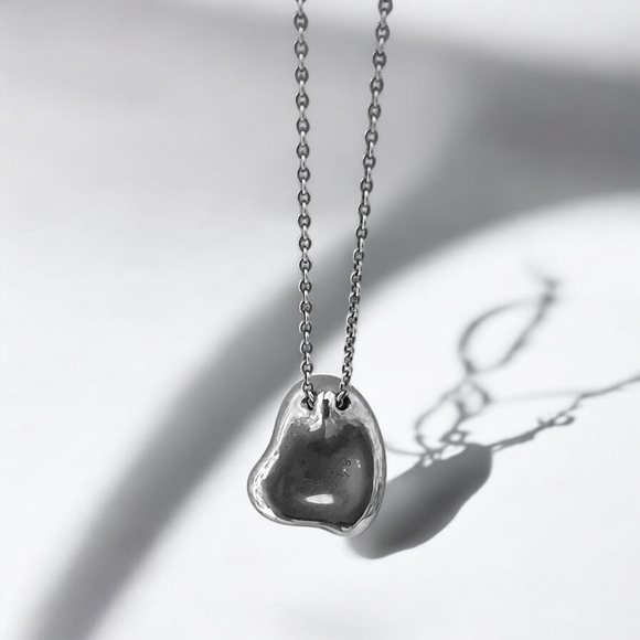 Tiffany & Co. Elsa Peretti® Small Bean® Pendant Necklace - Picture 4 of 12